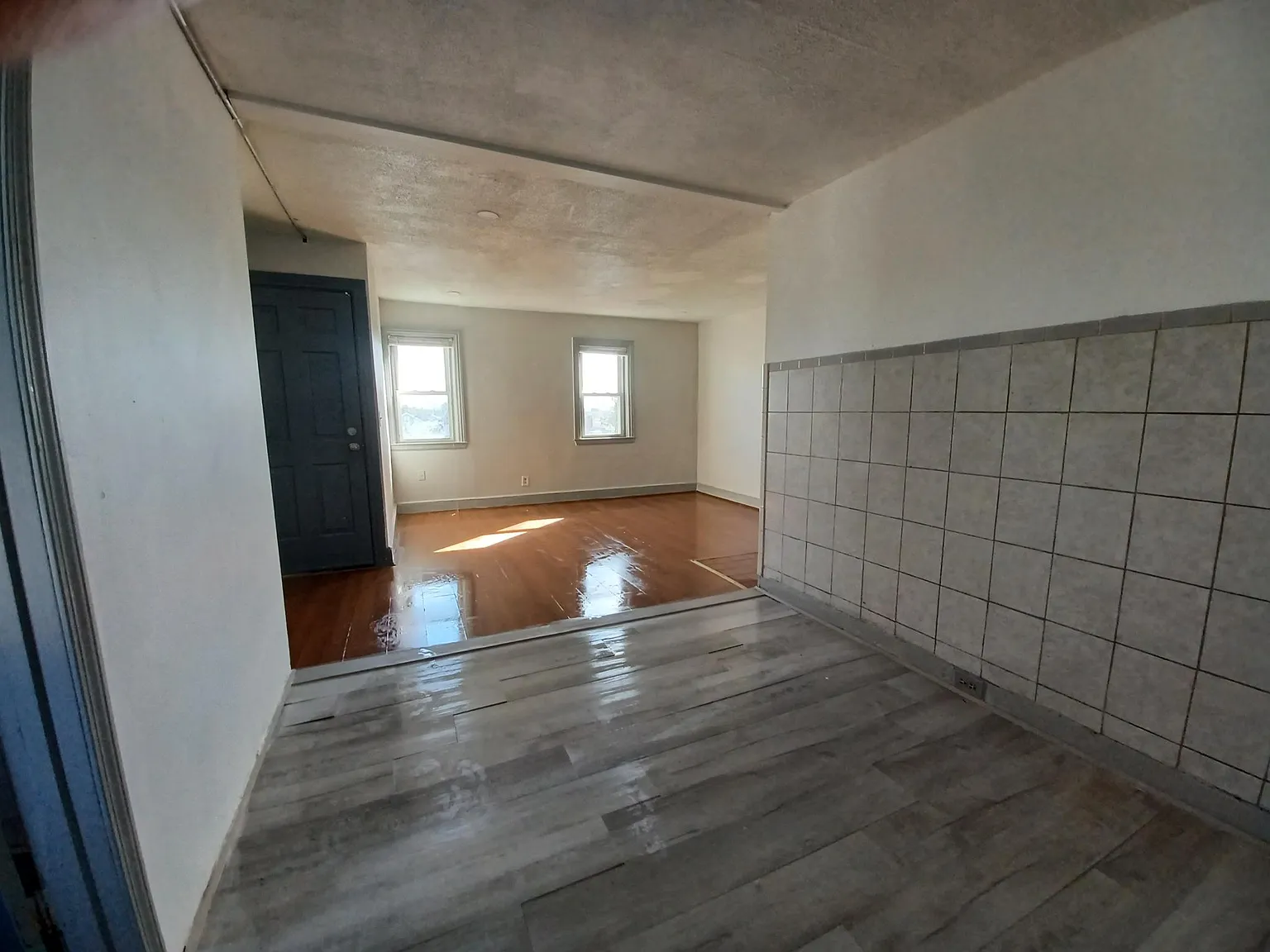 2 bed, 700 sqft, $1,900 — Photo 2