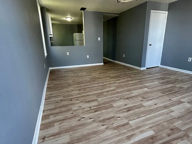 1458 Kenwood Ave — Photo 7
