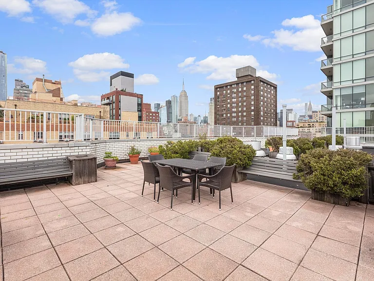 301 E 22nd St #8U — Photo 17