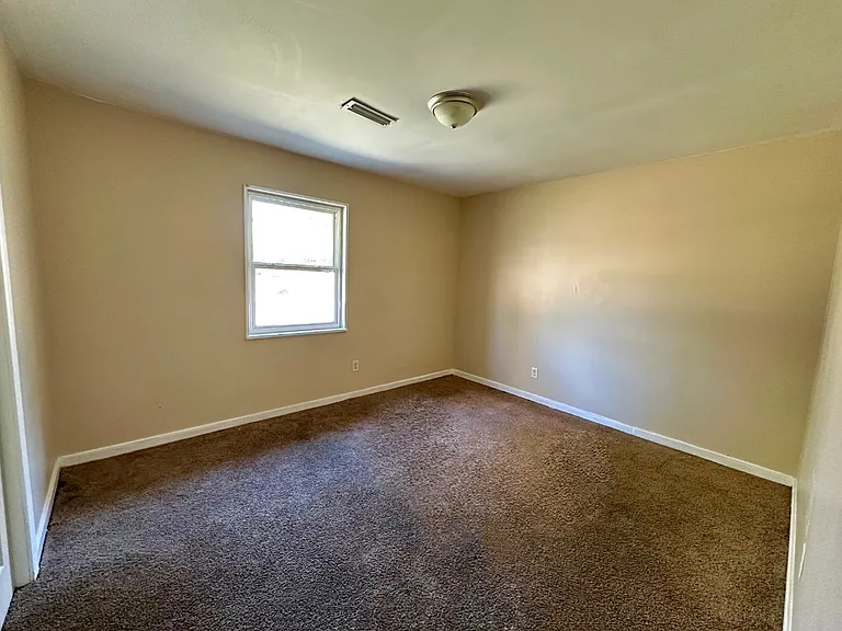 408 Midway St — Photo 8