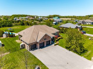 26 Lynn St, Tiny, ON L0L 2J0