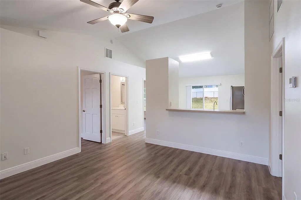 3 bed, 2.0 bath, 1200 sqft, $2,100 — Photo 4