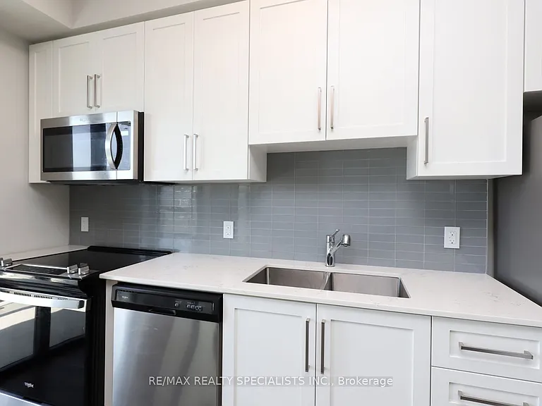 15 Queen St S #1101 — Photo 11
