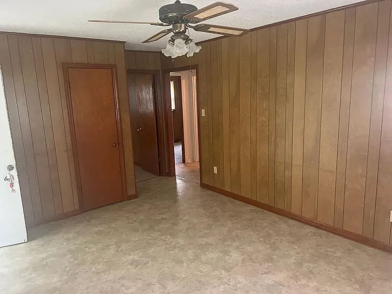 735 Douglas Dr — Photo 10