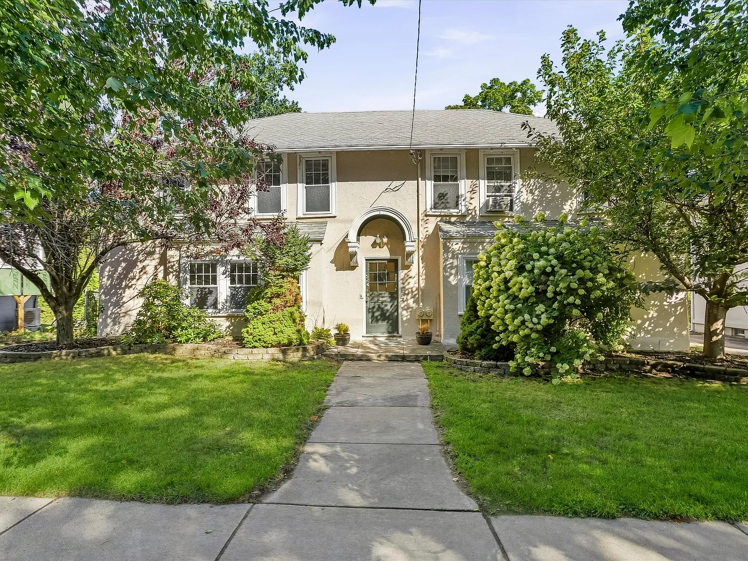 3 bed, 1.5 bath, 1364 sqft, $3,400 — Photo 1