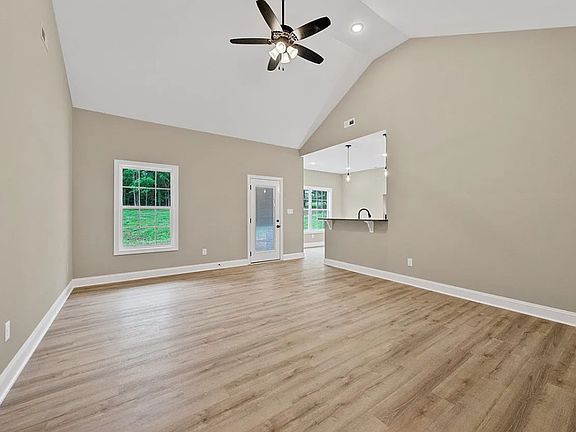 3rd image of 2779 Cedrus Ave