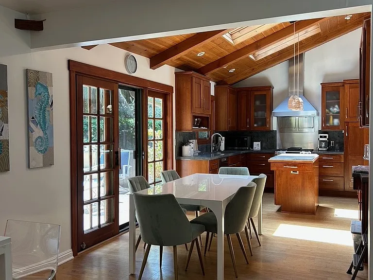 940 Flora Vista Dr — Photo 16
