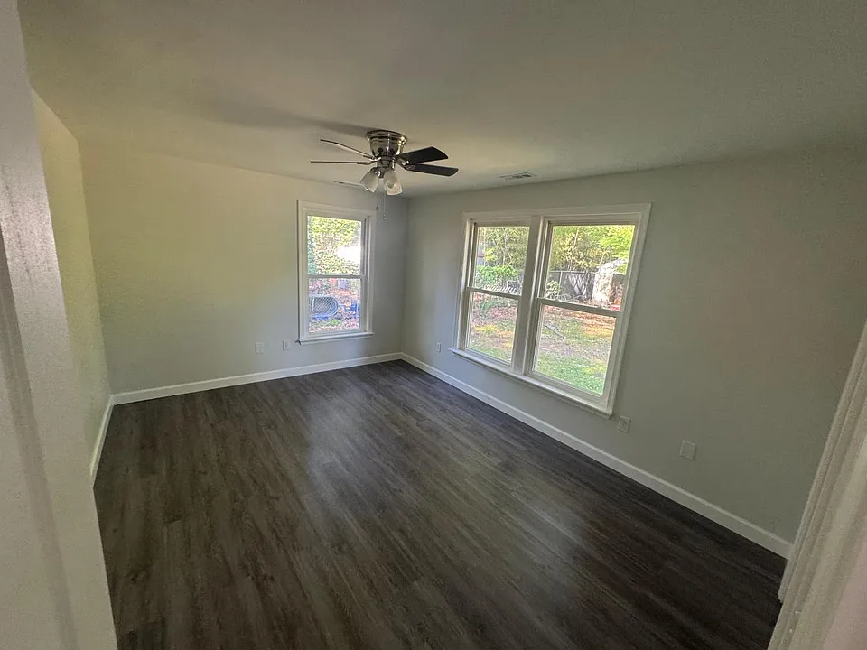 948 Hollywood Dr #6