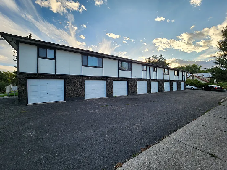 2 bed, 1.0 bath, $885 — Photo 3