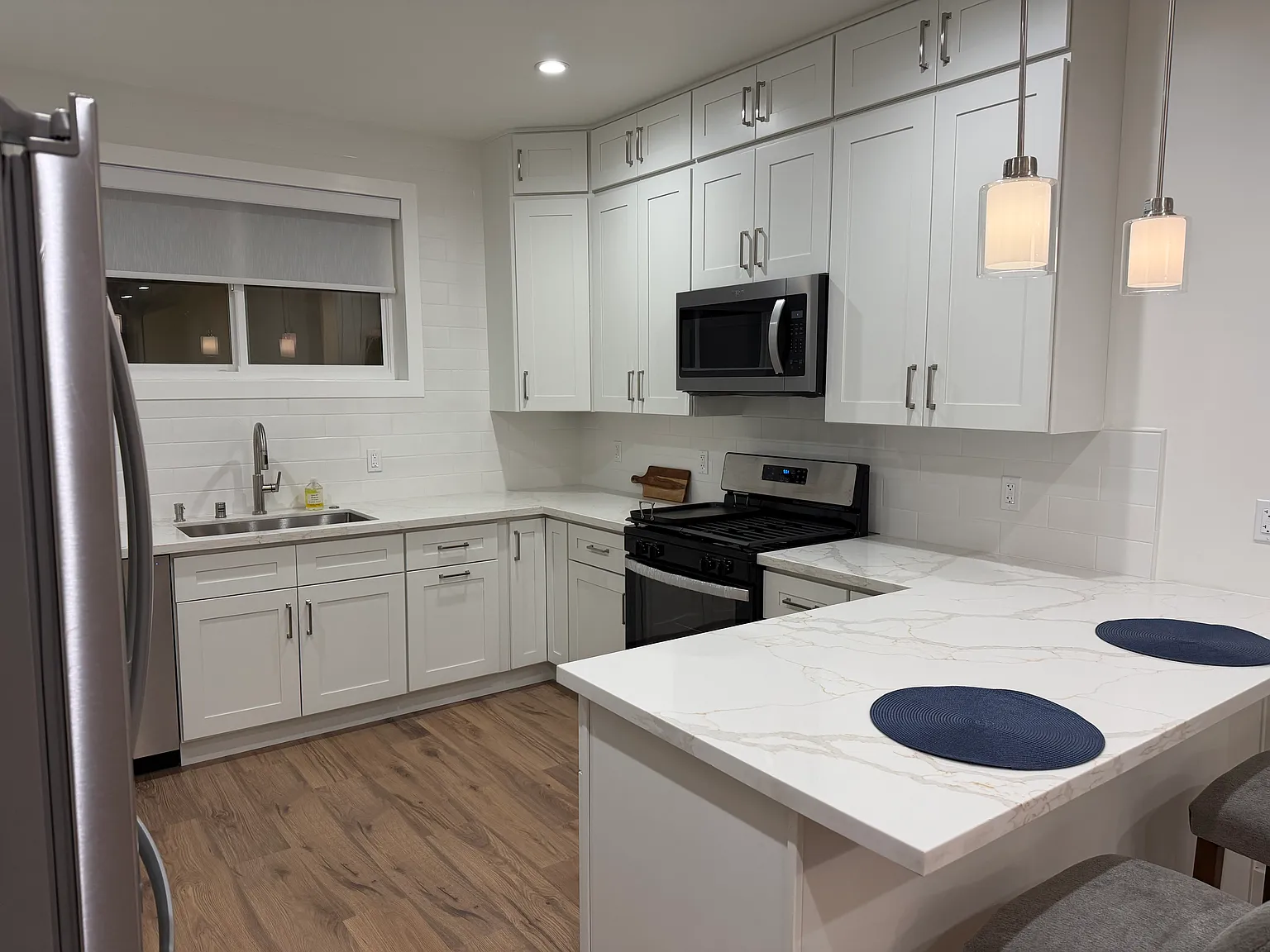 2 bed, 975 sqft, $3,000 — Photo 1
