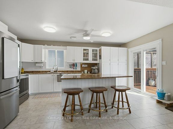 3rd image of 17 Mayhew Dr