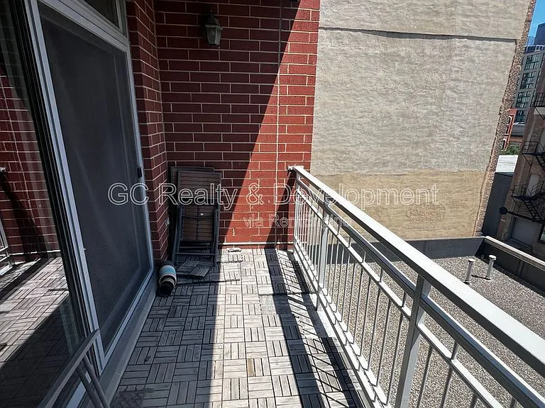 657 W Fulton St #402 — Photo 23