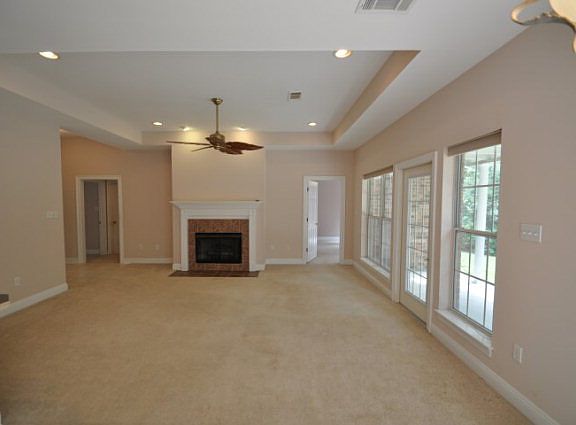 5th image of 488 Lakeside Dr