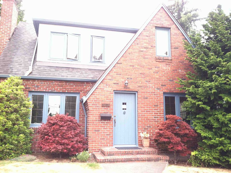 2nd image of 3208 NE 70th St