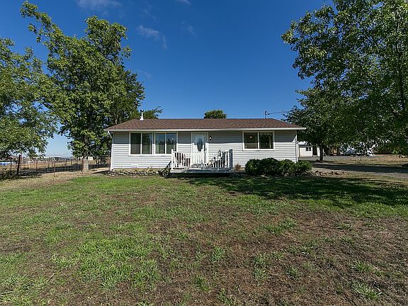 2nd image of 585 Craiglea Dr