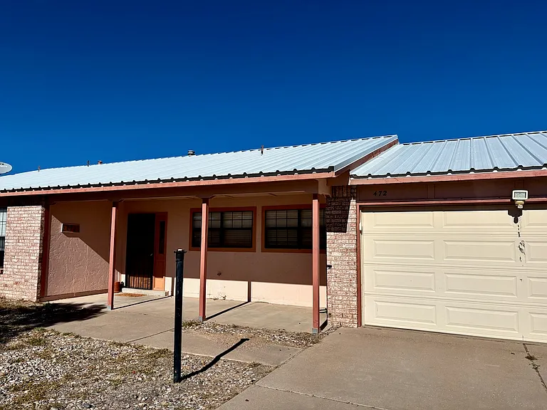 472 Copper Dr NE — Photo 1