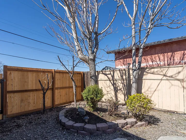 1032 W Cascade Ave — Photo 16