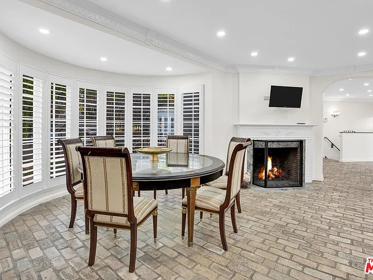 915 Edie Dr — Photo 15