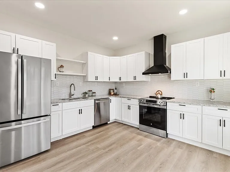 814 Biddle St — Photo 7