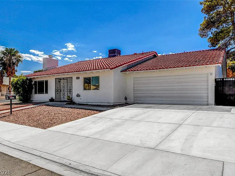 4367 S Mojave Rd — Photo 1