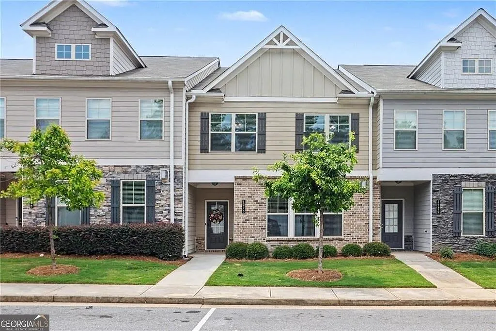 3 bed, 2.5 bath, 2448 sqft, $2,550 — Photo 1