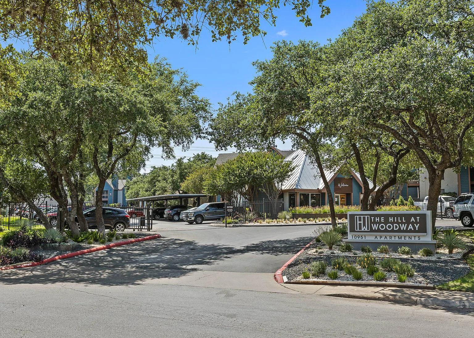 Hill at Woodway — Photo 1