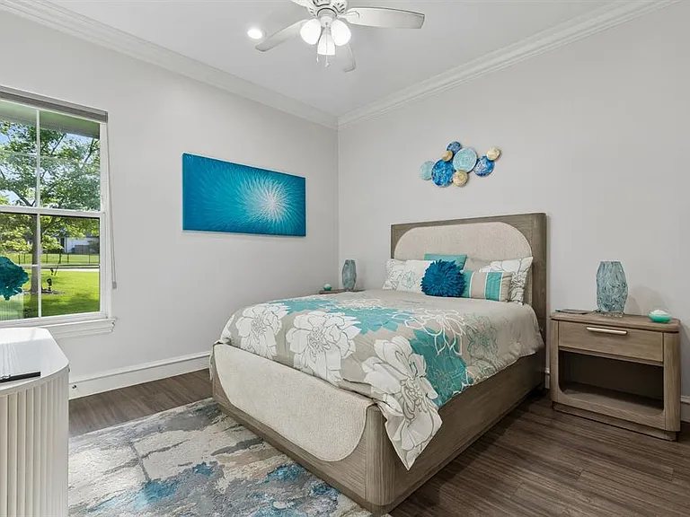 517 Pine Island Cir — Photo 35