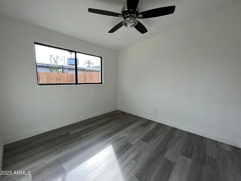 453 W University Dr — Photo 14