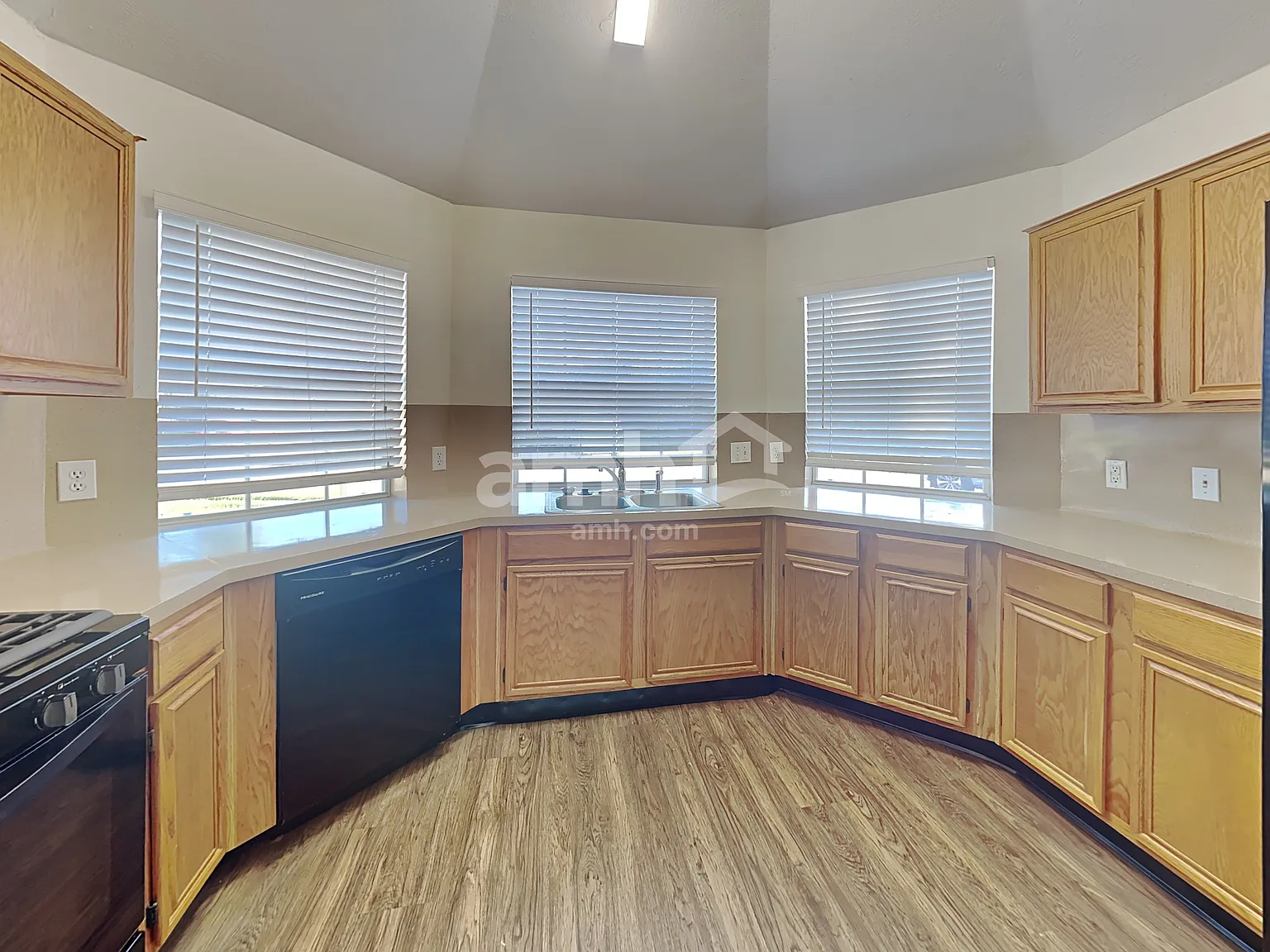 3 bed, 2.5 bath, 1699 sqft, $2,295 — Photo 3