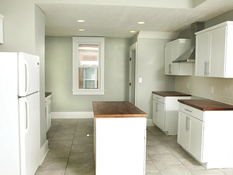 818 25th St NW — Photo 3
