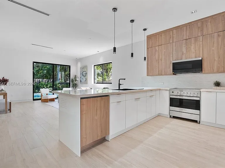 4715 NE Miami Ave #2 — Photo 5