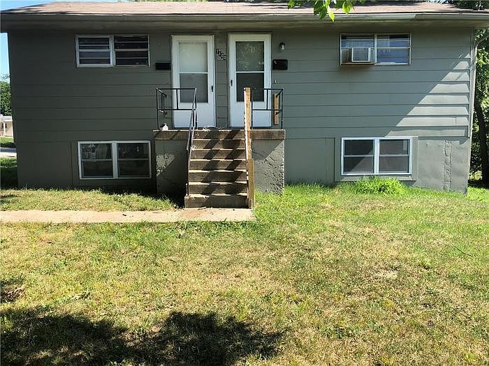 1st image of 1100 1/2 E Hayward Ave
