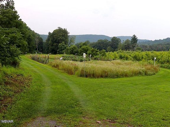 4th image of 819 Wallis Run Rd