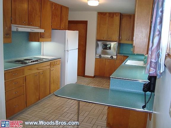 4th image of 2545 Stockwell St