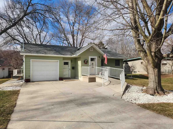 215 Riverview Dr, Decorah, IA 52101