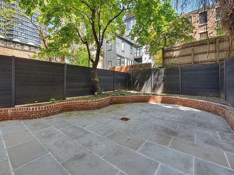 233 E 60th St #1 — Photo 7