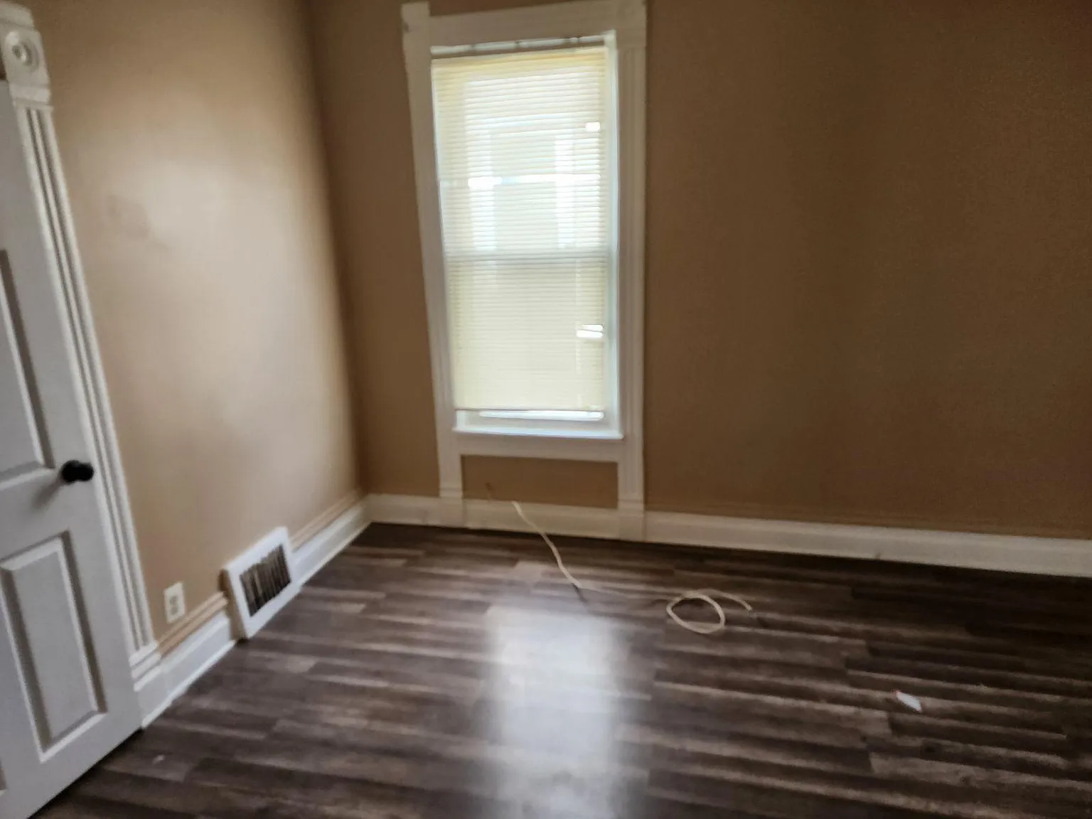 5 bed, $2,350 — Photo 1