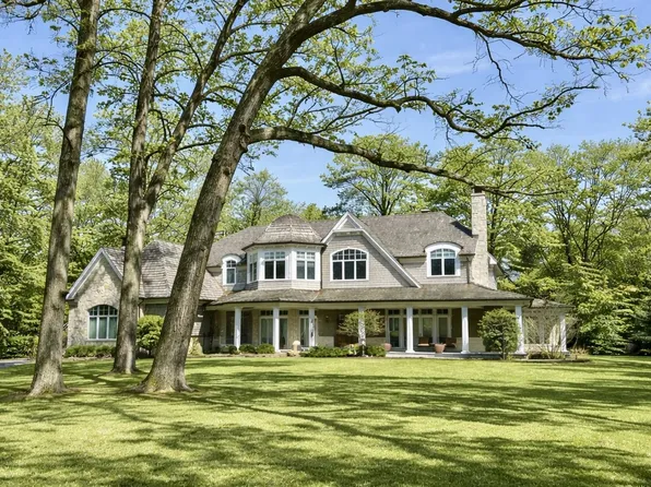 1300 Abington Cambs Dr, Lake Forest, IL 60045