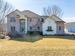 W7427 Spring Valley Dr, Greenville, WI 54942