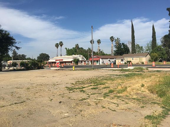 2nd image of 10302 Live Oak Blvd