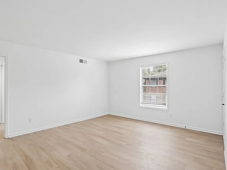 ReNew Chastain — Photo 23