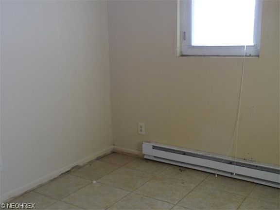 4th image of 1610 Maple Ave