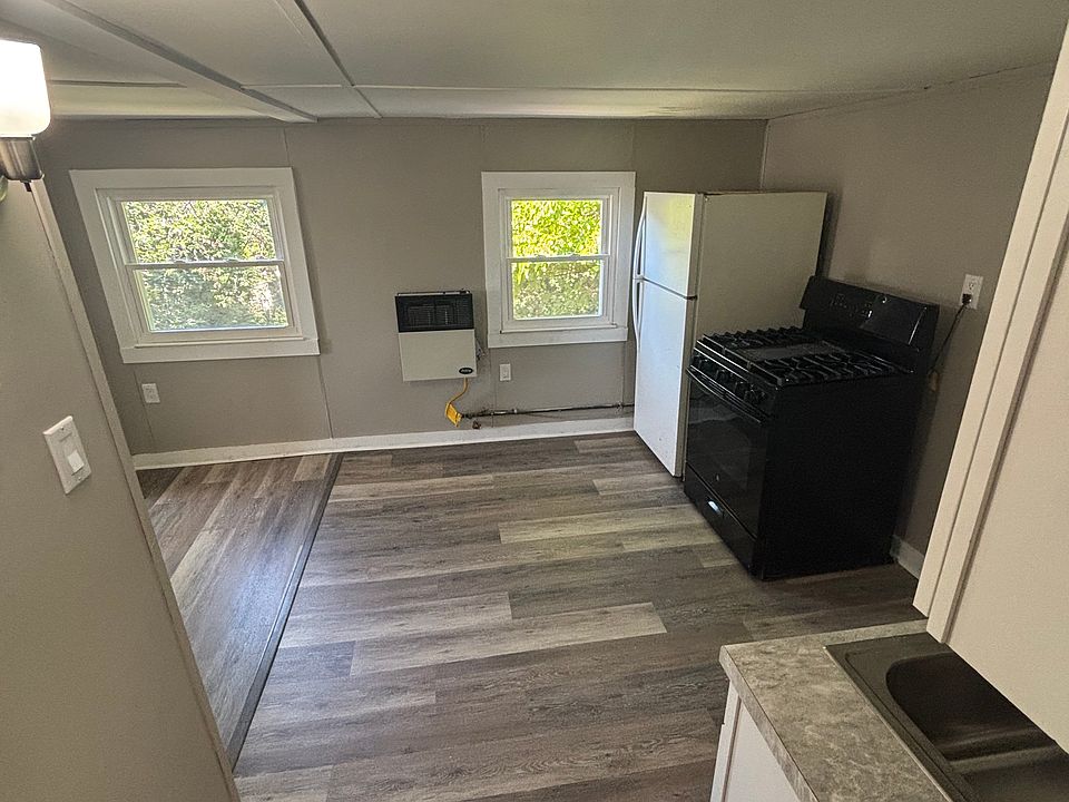 2nd image of 18 Eichelberger St #2