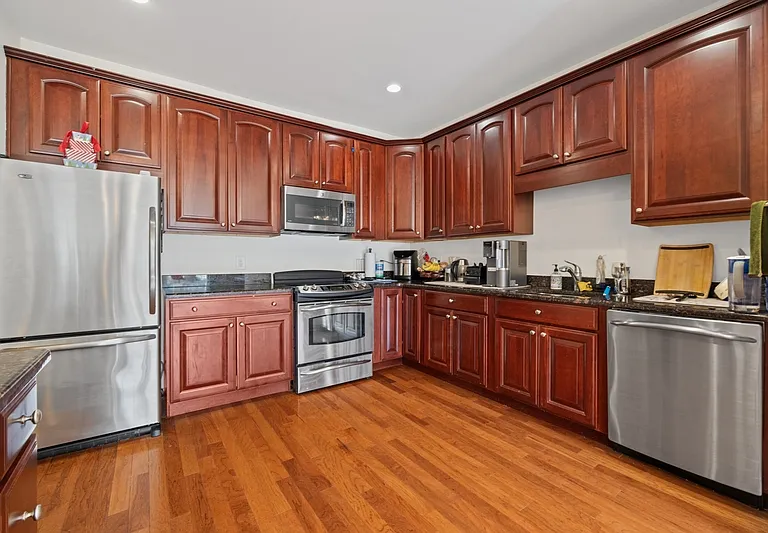 20 Port Imperial Ave #333 — Photo 2