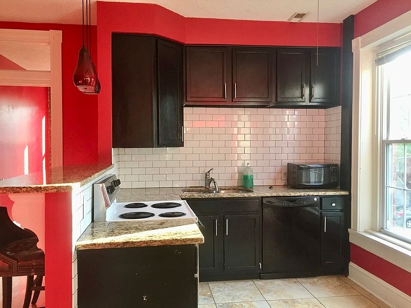 1st image of 140 W Clay St Unit 2