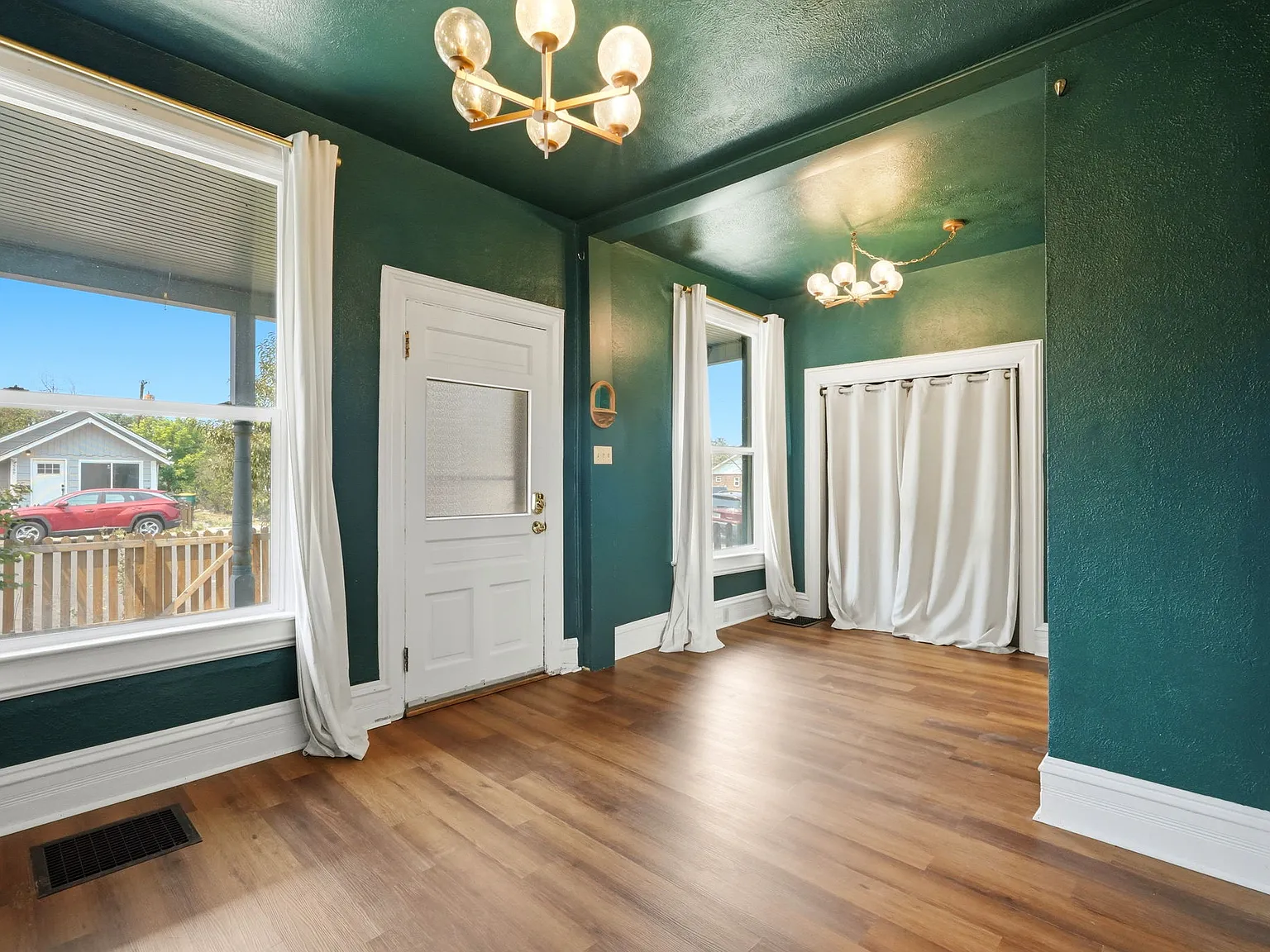 3 bed, 2.5 bath, 2384 sqft, $2,599 — Photo 4