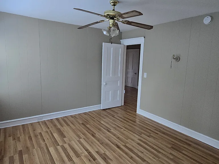 27 Losey St #B — Photo 13