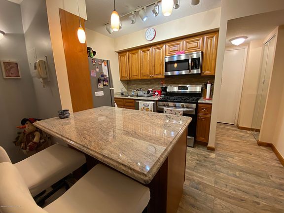 5th image of 120 Wellington Ct APT 1C