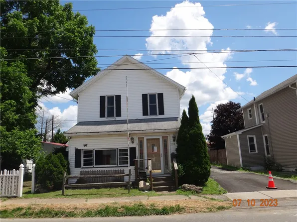 120 N Center St, Grove City, PA 16127