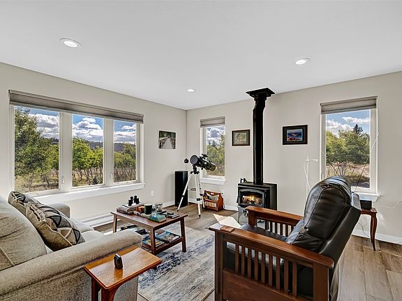 2nd image of 207 Overland Circle